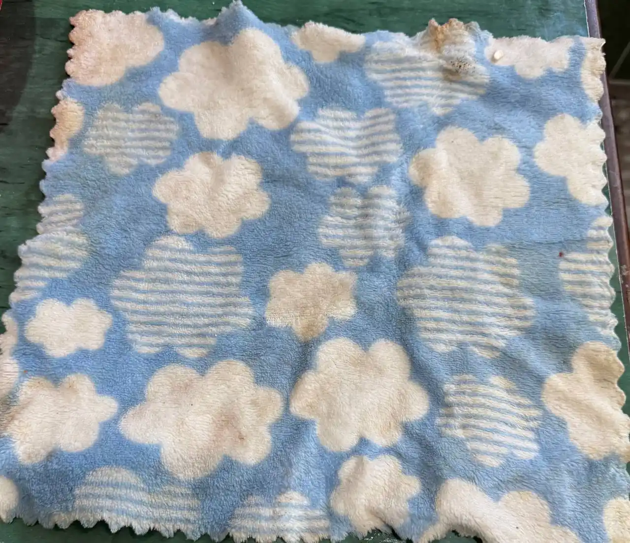 До: полотенце с пятнами